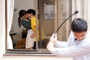 Vợ xinh đẹp cho cấp trên cũ quan hệ để giúp chồng