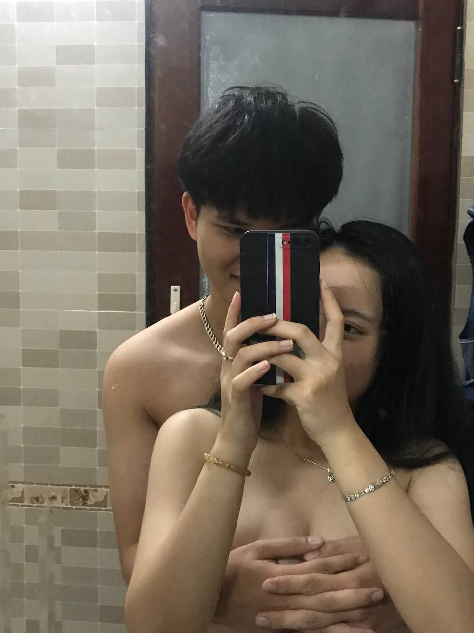 Sao em nói là em chỉ bú buồi anh thôi